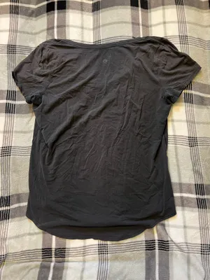 Lululemon tee thumbnail 2