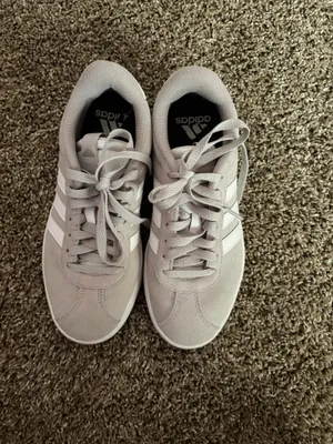 Adidas Sneakers! Size 7. Barley worn thumbnail 2