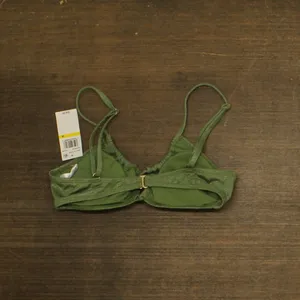 NWT Salt + Cove Womens Solid Lurex Twist-Front Swim Top SC25081GT Olive Green M thumbnail 5