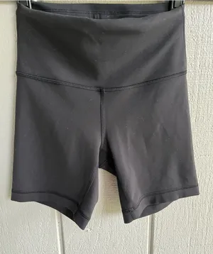 Lululemon Wunder Train High-Rise Short 6" in Black Size 4 thumbnail 1