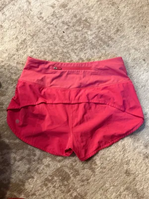 Lululemon Shorts 2.5" Hotty Hot thumbnail 2
