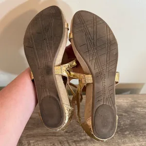 Kenneth Cole Reaction Strappy Gold Sandals Women’s Size 9 Double Buckle thumbnail 8