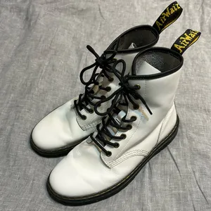 Dr. Martens Zavala Combat Boots in White Size 9 thumbnail 2