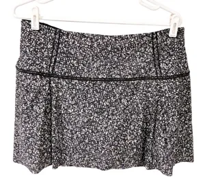 LULULEMON Women's Lost in Pace black white Daisy Dust Skirt Skort Size 10 Tall thumbnail 1