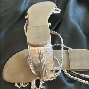 Xappeal Women's Braided Sandals - Gold size 9M GREAT SHAPE! Like New thumbnail 4