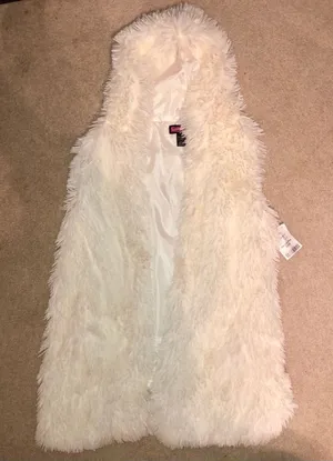 white fur vest Size L thumbnail 1