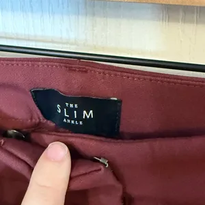 White House | Black Market Elegant Burgundy Women's Capris thumbnail 4