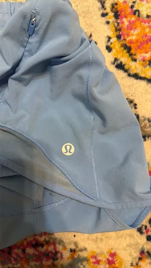 Lululemon Hotty Hot Shorts 2.5" Low-Rise thumbnail 4