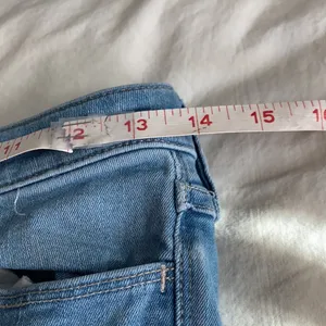 Abercrombie and Fitch signature cropped collection jeans thumbnail 6