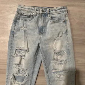 American eagle AE stretch mom jeans light wash blue ripped distressed size 4R thumbnail 3