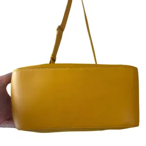 Tory‎ Burch Perry Nylon Bucket Bag Golden Crest Yellow Crossbody Belt Detail thumbnail 10
