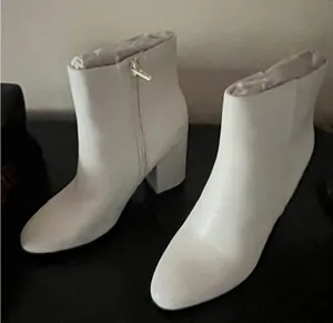 Madden Girl White Chunk Heel Round Toe Pointed Boots Size 7.5 thumbnail 1