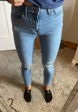 Levi's 721 High-Rise Skinny Jeans thumbnail 1