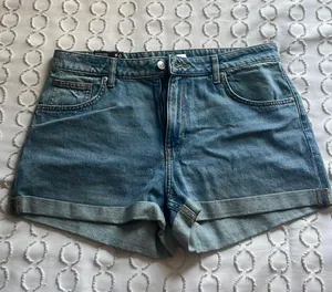 High-Waisted Jean Shorts H&M thumbnail 1