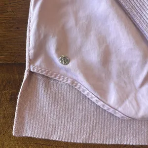 Lululemon Very comfy, sweater with back opening! Lavender, Size 4 thumbnail 6