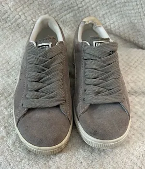 🔥🔥5 for $25 sale🔥🔥Puma grey and white low top sneaker shoes size 6 thumbnail 1