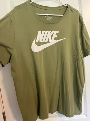 Nike shirt thumbnail 1