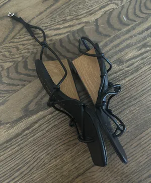 Katy Perry black irisia strappy wooden block wedge heel sandal Matte Black thumbnail 4