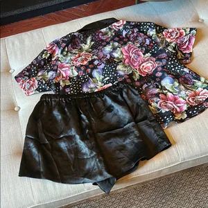 NWT Victoria’s Secret Gold Label Deadstock Two Piece Pajama Set Size Medium thumbnail 9
