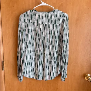 Maeve Anthropologie Blouse Women 4 Green Pine Tree‎ Forest Print Ruffle V-Neck thumbnail 9