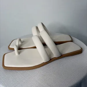 Dolce Vita White Toe Loop Flat Sandals Women’s Size 6 (B91)”✨ thumbnail 5