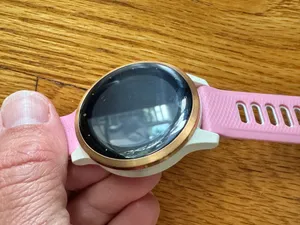Garmin Vivoactive 4S Rose Gold and Pink Run Band thumbnail 4