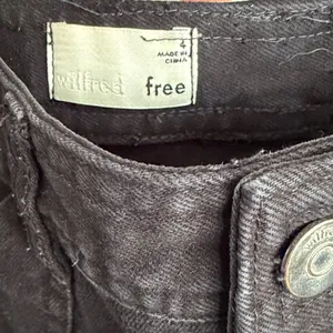 Wilfred Free Aritzia High Waist‎ Button Fly Straight Leg Black Jeans Crop Size 4 thumbnail 3