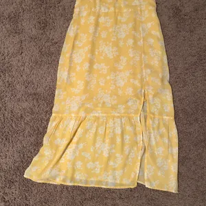 ‼️Abercrombie Tie-Strap Ruched Midi Dress‼️ thumbnail 3