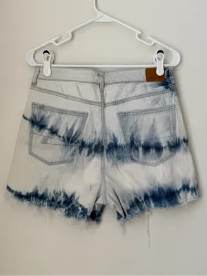 American Eagle Tie Dye Highest Rise Mom Jean Shorts Size 8 thumbnail 4