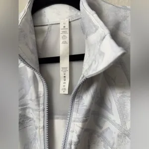 Lululemon Define Jacket  Women's size 12- Gray/White Print thumbnail 4