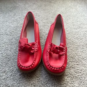 Cherry Red Bow Loafers Women’s Size 5 NWOT Faux Leather Moccasins thumbnail 5