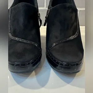 Clarks Artisan Black Suede and Patent Leather Heeled Shoes Classic Size 8 thumbnail 11