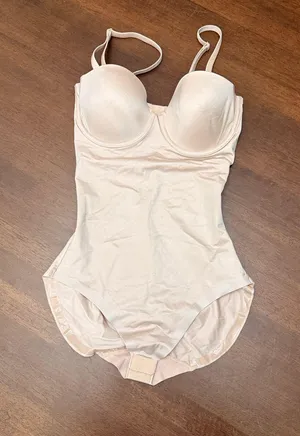Spanx Suit Your Fancy Strapless Cupped Panty Bodysuit S thumbnail 1