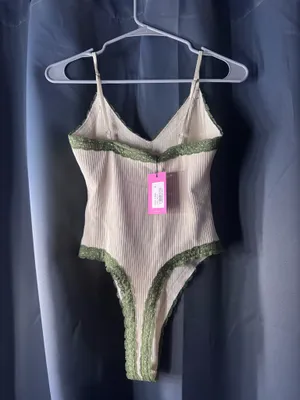 Edikted Beige with green lace bodysuit thumbnail 2