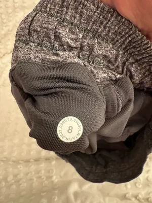 Lululemon Hotty Hot Short 2.5” thumbnail 2