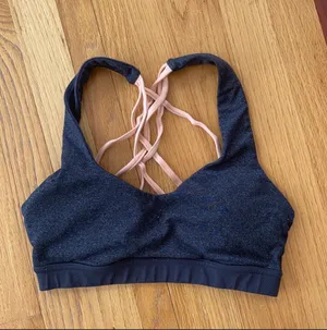 Forever 21 Strappy Cross Back Sports Bra thumbnail 4