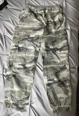 American Eagle Camo Jogger Cargo Pants thumbnail 1