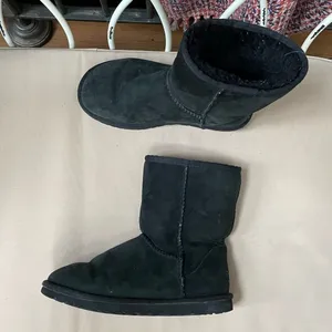 UGG Classic Short II Boots in Black Size‎ 6 thumbnail 3