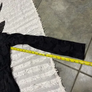 lululemon athletica Black Camo Jacket Sz 4 Outdoor Excersice Gym Preppy thumbnail 10