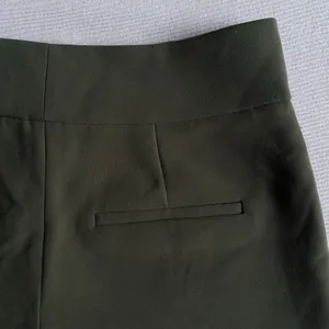 Alice + Olivia Olive Green Cady Shorts thumbnail 5