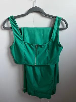 Zaful Elevate your wardrobe with this vibrant green sleeveless two piece set. Perfect for any occasion, it offers both style and comfort. thumbnail 2