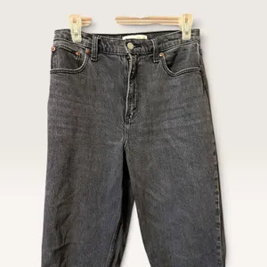 Abercrombie & Fitch 90s Straight Curve Love Jeans 28 6XS Washed Black High Rise thumbnail 2