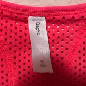 Gap *30off3* NWOT. Hot pink GapFit sport top​‎ thumbnail 5