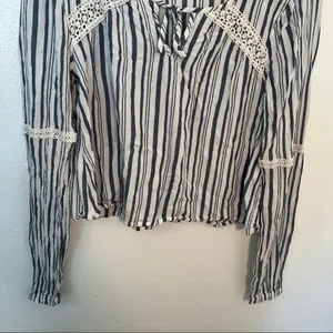 Hollister Women's Size XS Cropped Top Long Sleeve Keyhole White Blue Gray Stripe thumbnail 5