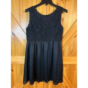 Belinda sleeveless V-neck dress size medium button up nwt (8675)￼ thumbnail 5