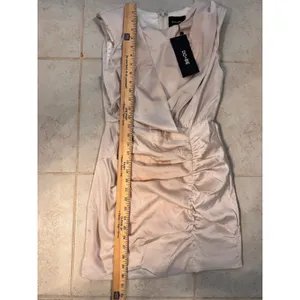 DO+BE Champagne Satin Ruched Mini Dress Sleeveless Padded Shoulder GY0997 NWT thumbnail 10