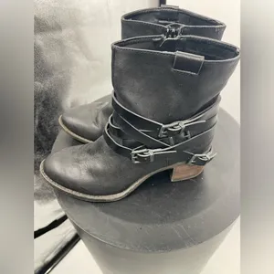 Lavorazione Artigiana black ankle boot size 6 with buckles‎ thumbnail 5