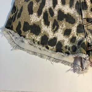 MinkPink Animal Instincts Leopard Print Shorts Wms XS Buttonfly Denim Distress thumbnail 5