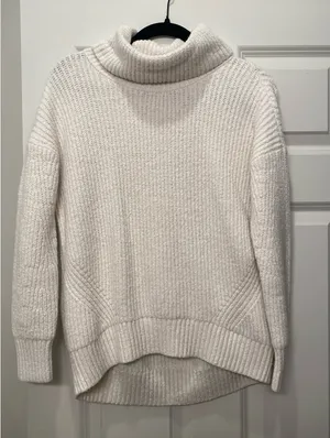 Old Navy Sweater thumbnail 1