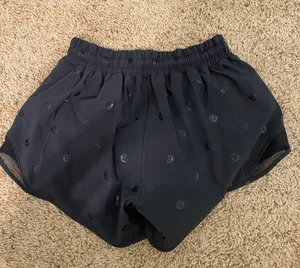 Lululemon Hottty Hot 2.5 Shorts Black Size 4 thumbnail 4